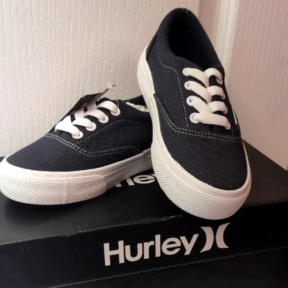 Hurley Dark Gray Boys Canvas Sneakers. Youth Size 11. Brand New In Box